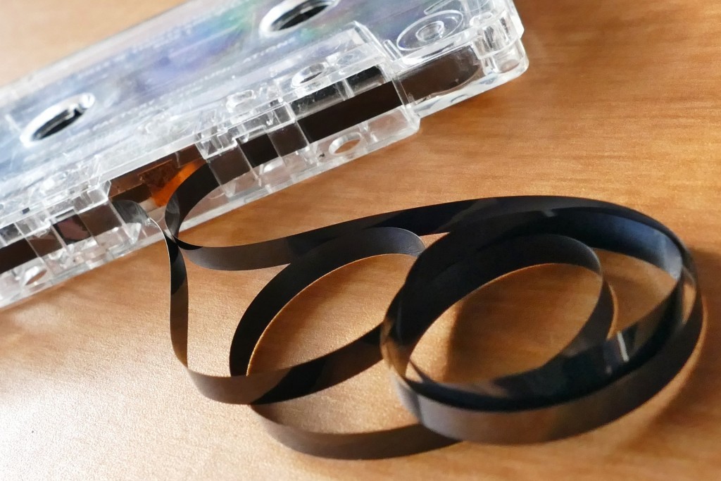 Cette magnifique cassette vintage est aujourd'hui taxée à 43 centimes d'euros HT, au nom de toutes les œuvres protégées que vous allez magnétiser dessus pour votre usage privé... Soooo 1990, certes, mais bien plus sexy qu'un disque dur.